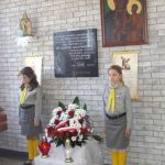 Uroczystość poświęcenia tablicy dedykowanej Ofiarom Zbrodni Katyńskiej i katastrofy pod Smoleńskiem w PSP SPSK w Dębniku